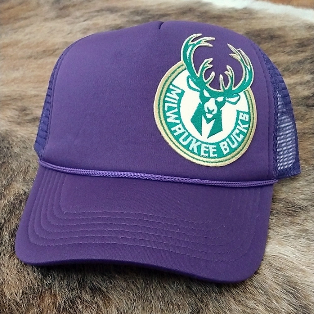 Milwaukee Bucks Snapback Trucker Hat